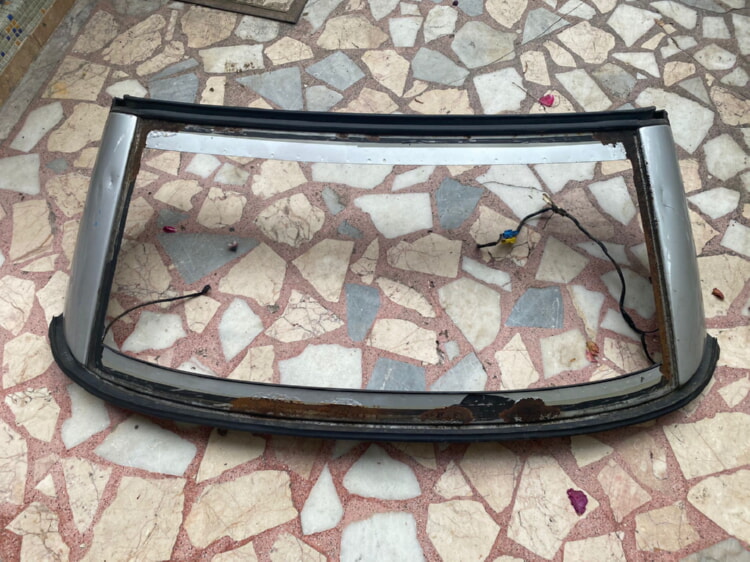 MERCEDES SLK R170 CABRİO UYUMLU ORJİNAL ARKA CAM ÇERÇEVESİ ÇIKMA TEMİZ