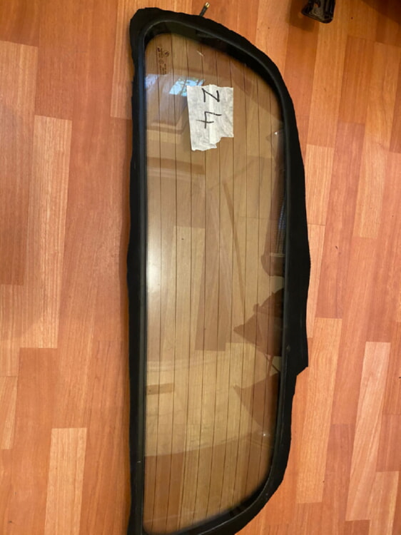 BMW Z4 E85 CABRİO UYUMLU ORJİNAL TENTE CAMI TEMİZ ÇIKMA