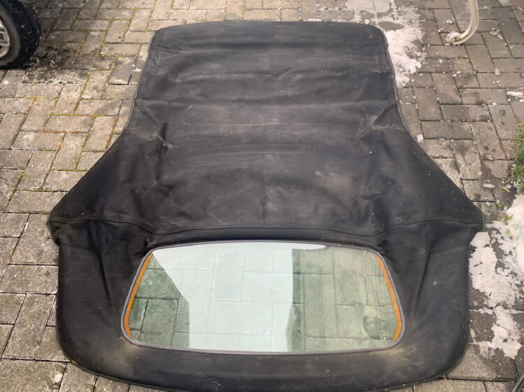 OPEL ASTRA G CABRİO UYUMLU ORJİNAL TENTE DIŞ BEZİ ÇIKMA TEMİZ CAMI ÜZERİNDE 