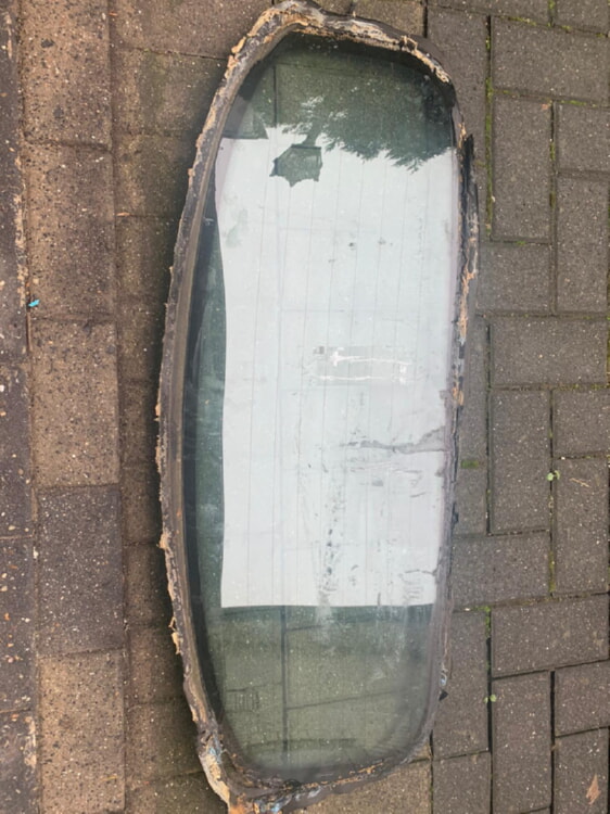 VOLVO C70 CABRİO UYUMLU ORJİNAL ARKA TENTE CAMI ÇIKMA TEMİZ