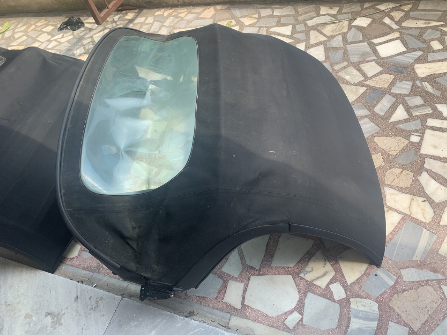 PORSCHE BOXSTER CABRİO 986 UYUMLU TENTE ORJİNAL SİYAH ÇIKMA TEMİZ HATASIZ ORJİNAL TENTE PLASTİK CAMI SADECE DİKİLECEKTİR 