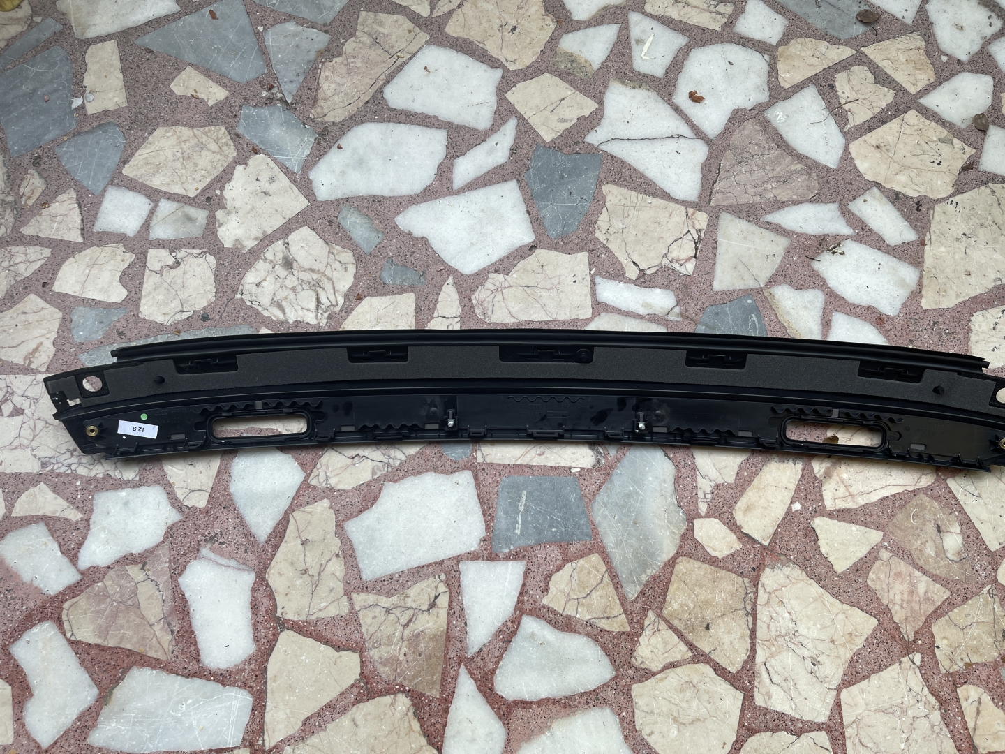 AUDİ A3 8V YENİ MODEL A5 8W YENİ MODEL CABRİO UYUMLU ORJİNAL ÖN CAM CROM PLASTİK ÇIKMA TEMİZ