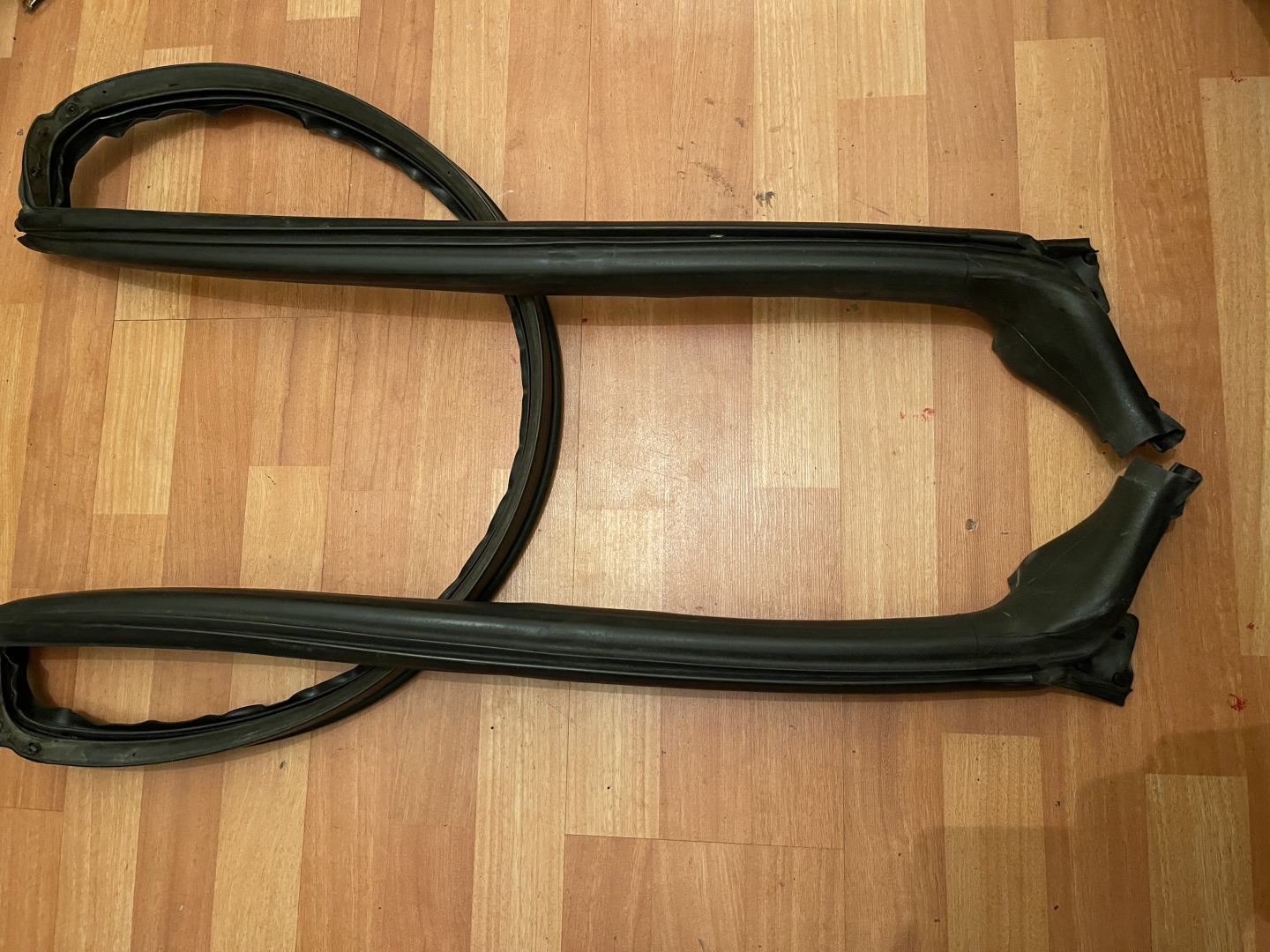 PEUGEOT 207CC CABRİO UYUMLU ORJİNAL TENTE HARDTOP ÖN CAM FİTİL ÖN DİREK A FİTİL ÇIKMA TEMİZ 